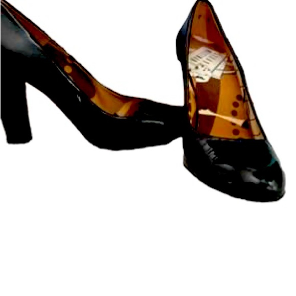 Classic Stuart Weitzman black heels - size 6.5